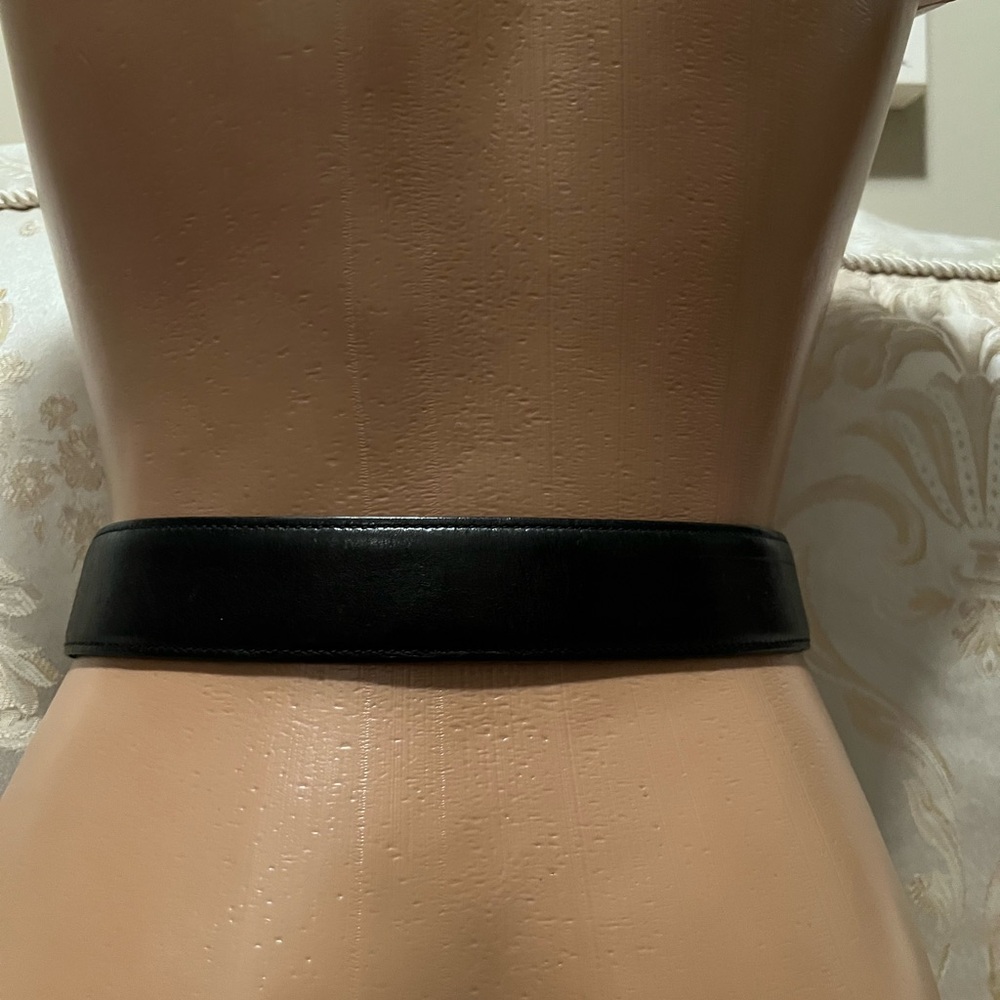 CHANEL Black Leather Belt with Gold Chain & Dangling Round Chanel Medallion - Picture 10 of 15